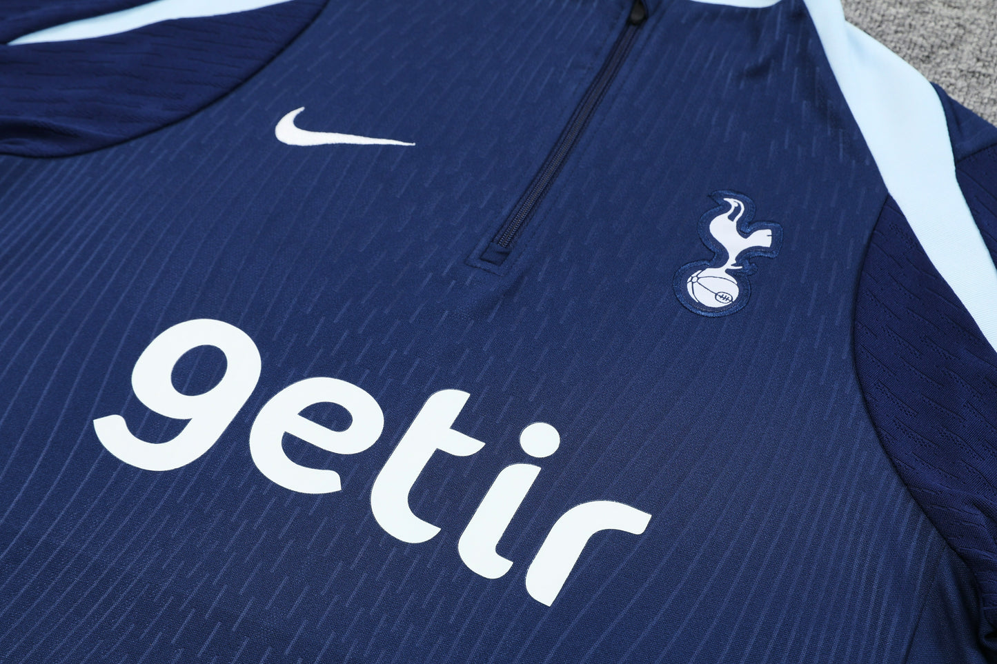 CONJUNTO DE ENTRENAMIENTO TOTTENHAM 2024 / VERSIÓN JUGADOR